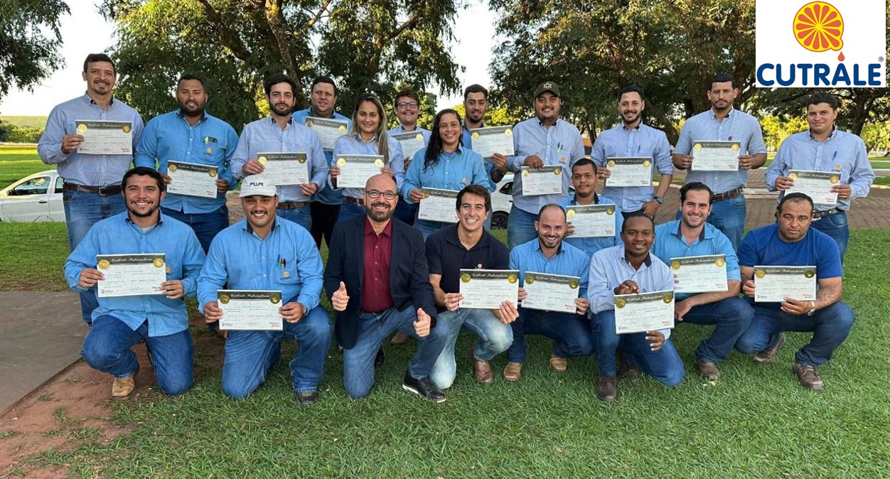 Entrega de certificados em treinamento Cutrale